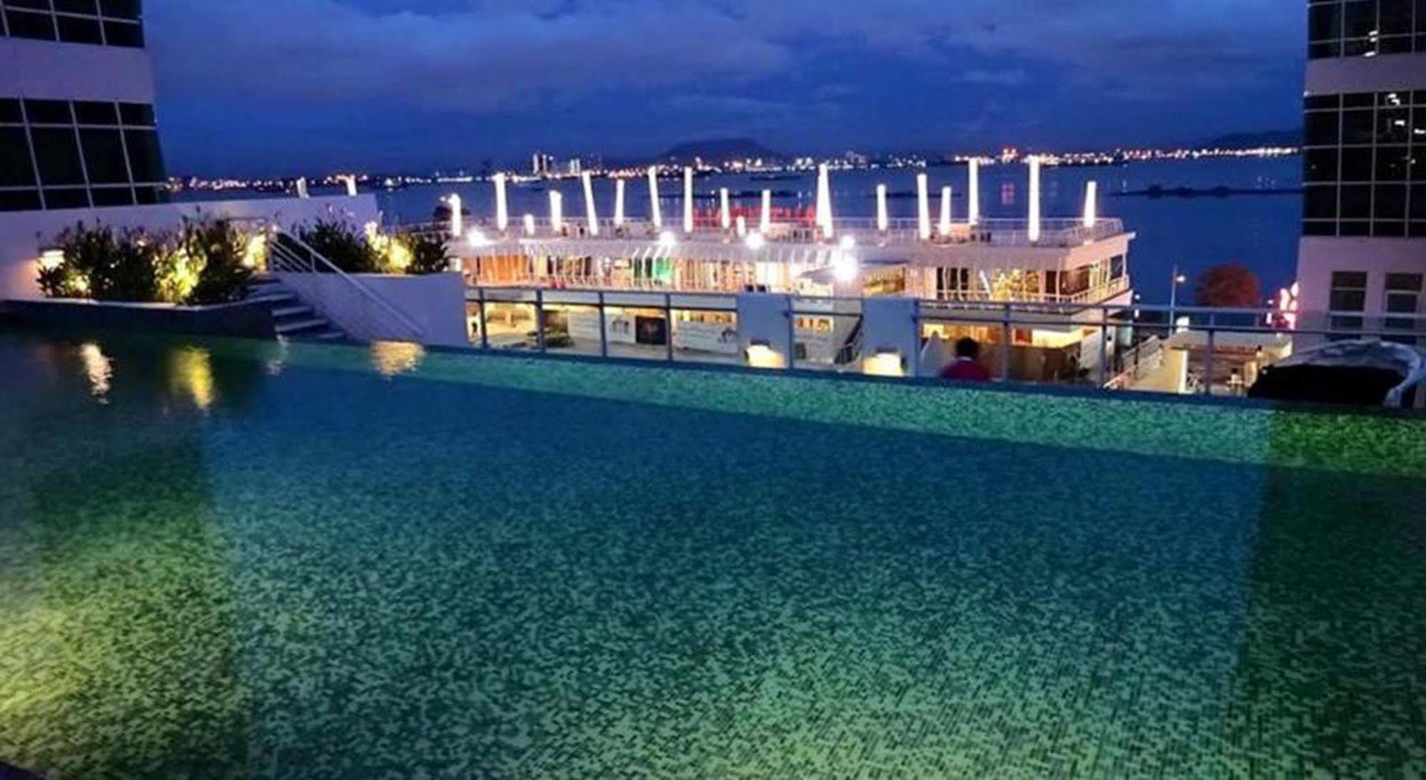 ג'ורג' טאון Maritime Luxury Suites מראה חיצוני תמונה