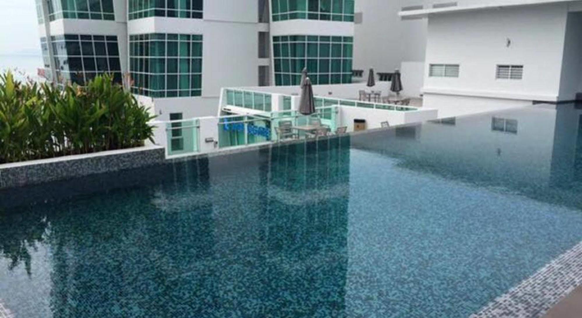 ג'ורג' טאון Maritime Luxury Suites מראה חיצוני תמונה