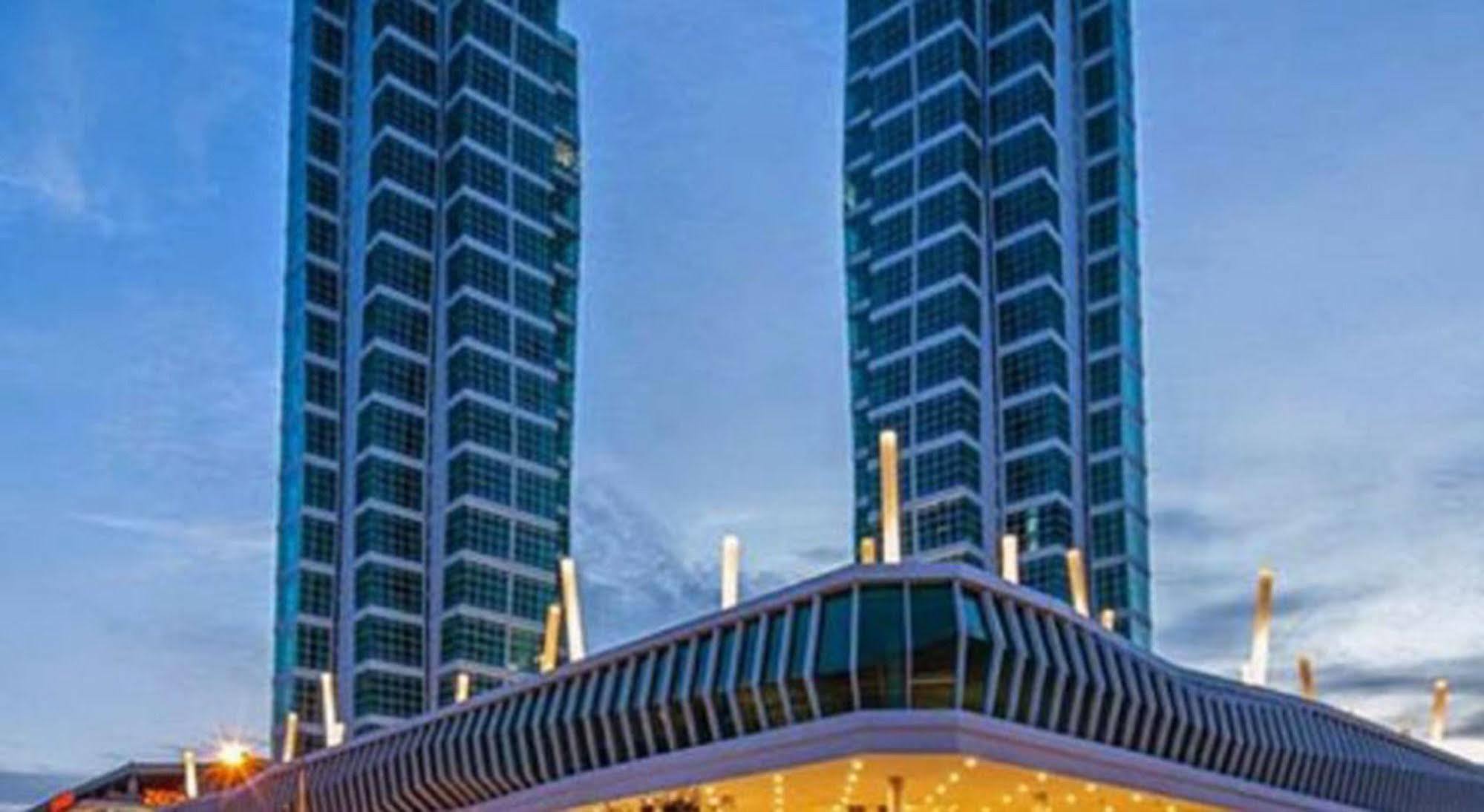 ג'ורג' טאון Maritime Luxury Suites מראה חיצוני תמונה