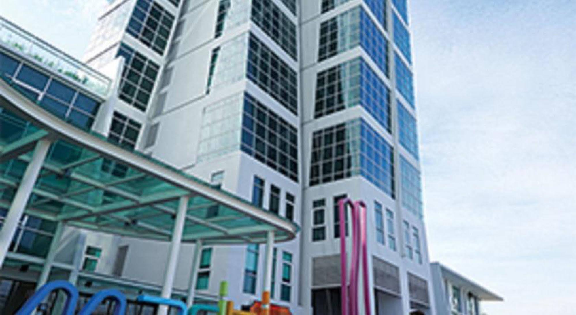ג'ורג' טאון Maritime Luxury Suites מראה חיצוני תמונה